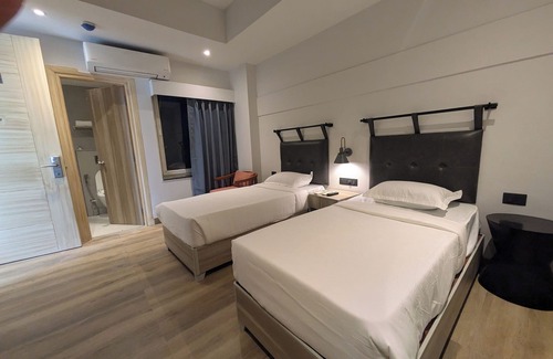 Delhi Hotel | Comfort INN Grand - Kaushambi