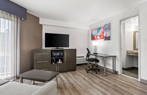 Lake Arbor Hotel | Comfort Inn Largo-Washington DC East
