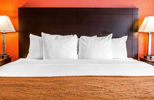 Mount Pleasant Hotel | Comfort Inn & Suites and Conference Center