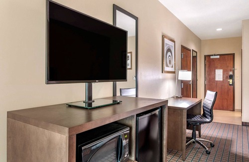 Clifton Hotel | Comfort Inn & Suites Cincinnati Uptown Clifton