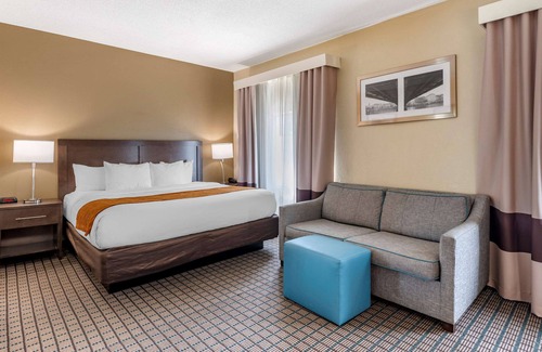 Clifton Hotel | Comfort Inn & Suites Cincinnati Uptown Clifton