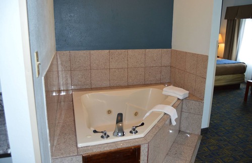 Clifton Hotel | Comfort Inn & Suites Cincinnati Uptown Clifton