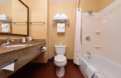McMinnville Hotel | Comfort Inn & Suites McMinnville Wine Country
