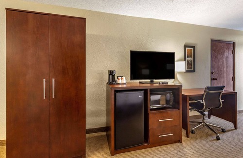 Danville Hotel | Comfort Inn & Suites near Danville Mall