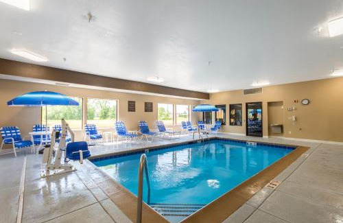 Aurora Hotel | Comfort Inn & Suites North Aurora - Naperville