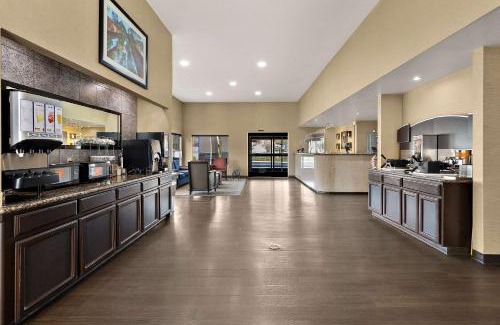 Three Rivers Hotel | Comfort Inn & Suites Sequoia Kings Canyon