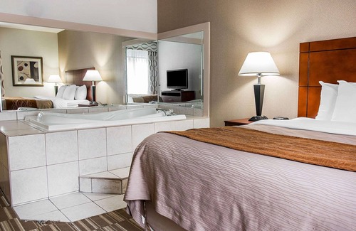 Bryant Pattengill East Hotel | Comfort Inn & Suites University South