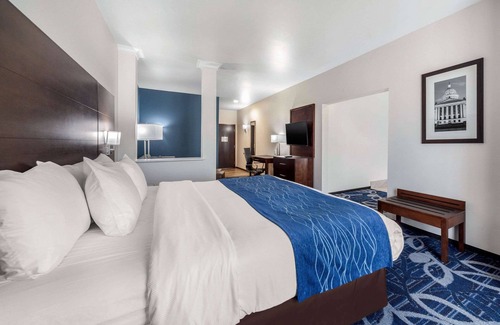 Central Oklahoma City Hotel | Comfort Inn & Suites Oklahoma City South I-35