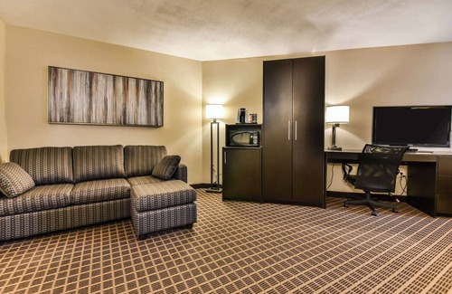 Windsor Hotel | Comfort Inn Windsor