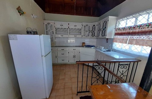 Montego Bay House | Comfort Kingdom Villa Bed & Breakfast