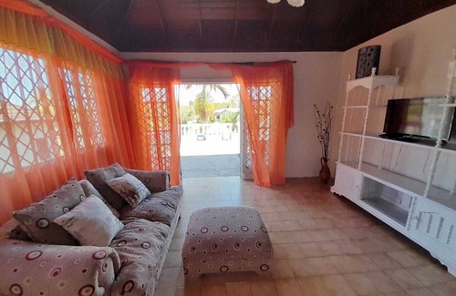 Montego Bay House | Comfort Kingdom Villa Bed & Breakfast
