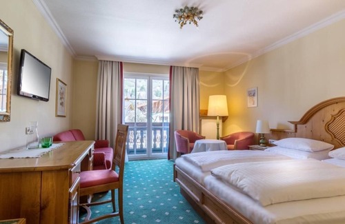 Dorfgastein Hotel | Comfort room with shower od. Bathroom, toilet - Römerhof, country hotel