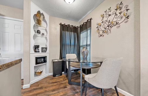 Wichita Apartment | Comfort Stay 2, with Luxe feel, Pamper yourself.