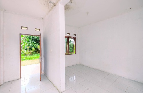 Caringin Apartment | Comfort Stay Studio Room At Graha Wishnu Guest House