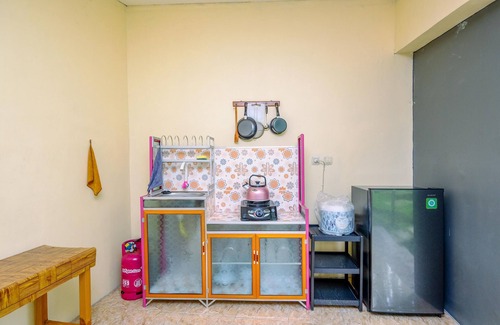 Caringin Apartment | Comfort Stay Studio Room At Graha Wishnu Guest House