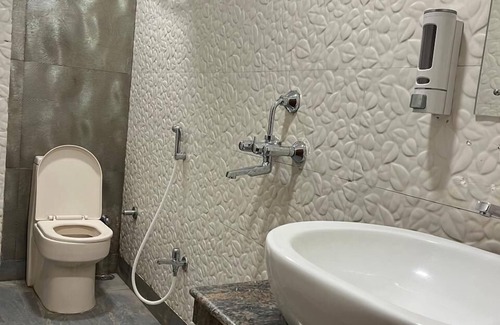 Dumdum Hotel | Comfort Stays Express