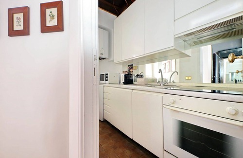 Monti Apartment | Comfort Studio, A Few Steps From The Colosseum By Halldis