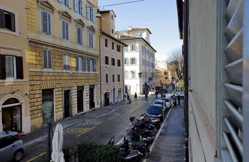 Monti Apartment | Comfort Studio, A Few Steps From The Colosseum By Halldis