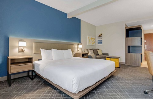 Greenbrier East Hotel | Comfort Suites Chesapeake - Norfolk