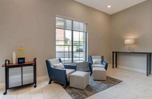 Mount Auburn Hotel | Comfort Suites Cincinnati University - Downtown