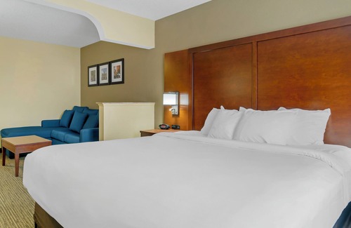 Findlay Hotel | Comfort Suites Findlay I-75