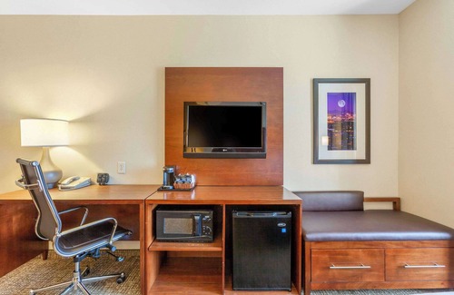Glendale Hotel | Comfort Suites Glendale - State Farm Stadium Area