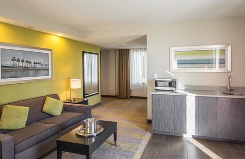 Miami Springs Hotel | Comfort Suites Miami Airport North