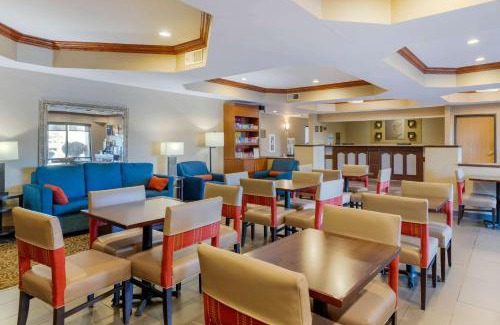 South Haven Hotel | Comfort Suites South Haven near I-96