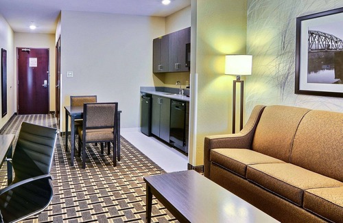 Uniontown Hotel | Comfort Suites Uniontown