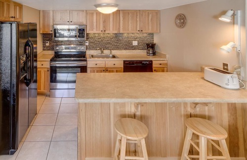 Copper Mountain Village Condo | Comfort & Value next to Ctr Village, steps to lifts, Mtn views, Free Pkg & Wifi