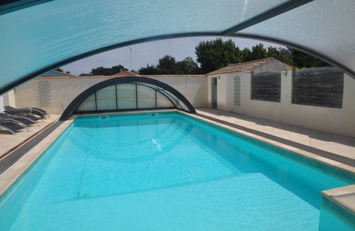 Saint-Vincent-sur-Jard Villa | Comfortable villa, indoor pool, sauna, park, St Vincent s/Jard 85 5 Keys