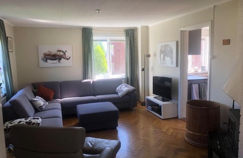 Oje House | Comfortabel Zweeds huis met sauna en houtkachel.