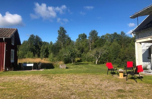 Oje House | Comfortabel Zweeds huis met sauna en houtkachel.