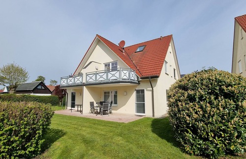 Zingst Apartment | Comfortable vacation apartment with terrace and garden view in the heart of Zingst