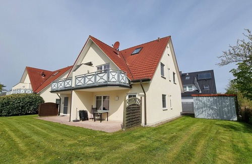 Zingst Apartment | Comfortable vacation apartment with terrace and garden view in the heart of Zingst