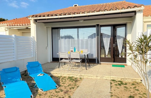 Bretignolles-sur-Mer House | Comfortable House, 300m from Grande Plage des Dunes, with WiFi and Parking