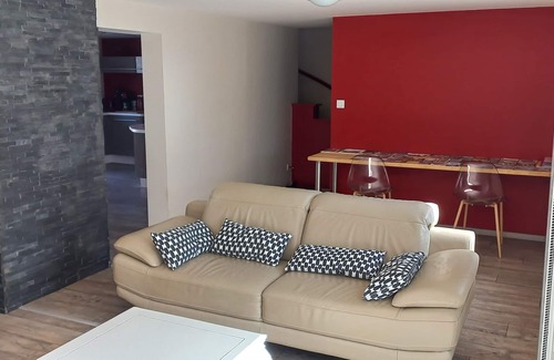 Couze-et-Saint-Front House | COMFORTABLE CONTEMPORARY-STYLE HOUSE WITH PRIVATE HEATED POOL