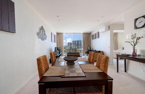 Phillip Apartment | Comfortable 1-Bed Apartment with Balcony