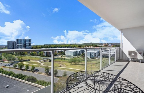 Phillip Apartment | Comfortable 1-Bed Apartment with Balcony