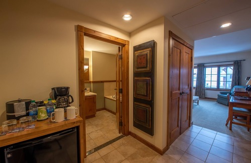 Crested Butte Condo | Comfortable 1 Bedroom Condo - Slopeside - No Cleaning Fee! by RedAwning