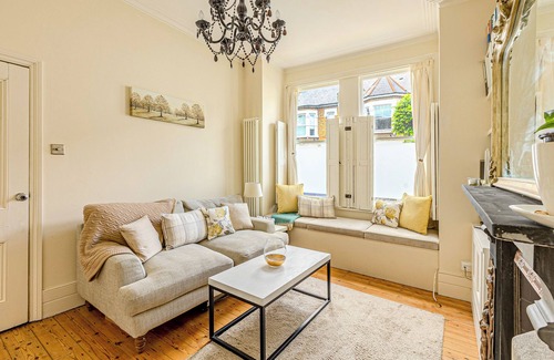 Shacklewell Apartment | Comfortable 1BR flat in Ealing, 7 minutes from tube!