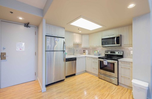 Saskatoon Downtown Apartment | Comfortable 1BR Retreat in Downtown. Fully Equipped with Wi-fi and Parking Space