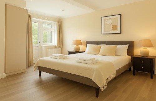 Wood Street Apartment | Comfortable 2 Bed Flat near Walthamstow Market