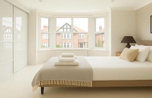 Wood Street Apartment | Comfortable 2 Bed Flat near Walthamstow Market