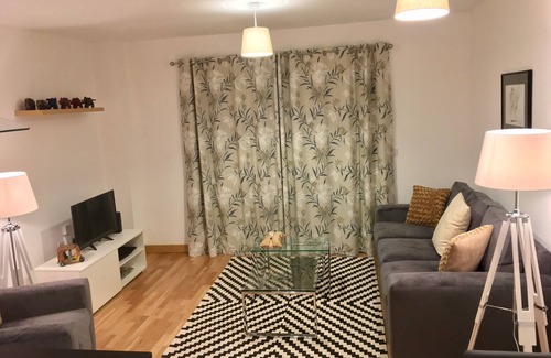Cambridge House | Comfortable 2 bed house, free parking, high speed internet