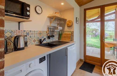 Montilliers Cottage | Comfortable 2-bedroom cottage with garden, pets allowed, Wifi, parking