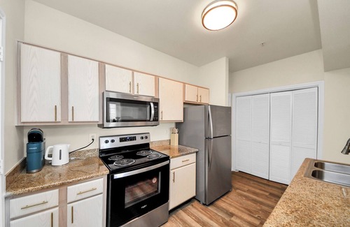 MacGregor Apartment | Comfortable 2-bedroom apartment with High Speed WiFi in S Central Houston