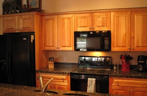 Rossland Condo | Comfortable 2-bedroom suite!