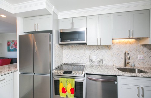 Waikiki Condo | Comfortable 2 Bedroom, 2 Bath, Free Parking, Walk to Beach