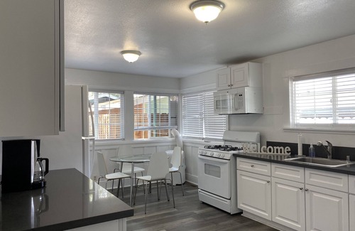 San Jose House | Comfortable 2 Bedroom 1 Bath House in San Jose - Close to Rose Garden